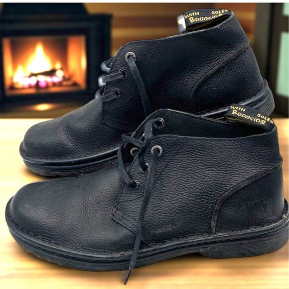 NWOT Men's Sz 10 DR. MARTENS Sussex Bear Track Slip Resistant Chukka Black Boots - Picture 1 of 9